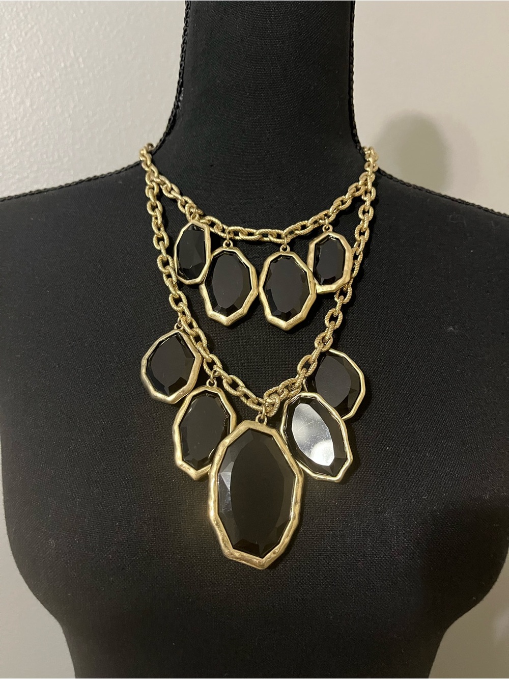 Vintage Shoshanna necklace. Pre-Owned Condition-Good
